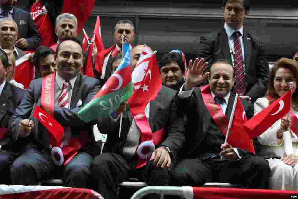 Türkiyənin dövlət naziri Egemen Bağış Nyu-Yorkda 32-ci Türk Yürüşündə