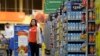 Walmart aumenta salarios pero cierra tiendas Sam’s Club