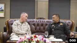 邓福德2018年2月6日会见泰国武装部队参谋长（美国国防部照片）