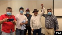 Miembros del Partido de Restauración Democrática (PRD) Nicaragua junto a Miguel Mora, quien era su precandidato para la presidencia. Foto Daliana Ocaña, VOA.