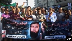 Pokistonda jurnalistlar Karachida kasbdoshlarining o'ldirilishini qoralab ko'chalarga chiqdi. 9-sentabr 2015-yil 