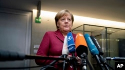 La canciller alemana no se da por vencida por lograr un acuerdo que permita la salida de Gran Bretaña de la Unión Europea y que al mismo tiempo mantenga buenas relaciones con el bloque.