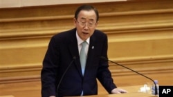 Sekjen PBB Ban Ki-moon berbicara di hadapan parlemen Burma di Naypyitaw (30/4). 