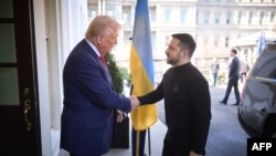 დონალდ ტრამპი და ვოლოდიმირ ზელენსკი თეთრ სახლში შეხვდრისას. 2025 წლის 28 თებერვალი. 