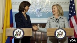Clinton se reunió con la canciller de Colombia, María Ángela Holguín, y entre otros temas hablaron sobre el regreso de Honduras a la OEA.