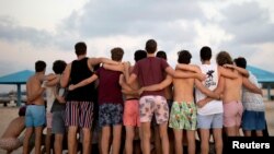 La Organización Mundial de la Salud apeló a los jóvenes a que se cuiden más y cuiden a los demás.