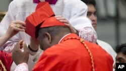 L'archevêque d'Abuja, John Olorunfemi Onaiyekan, lors de son sacre au Vatican, 24 novembre 2012. 