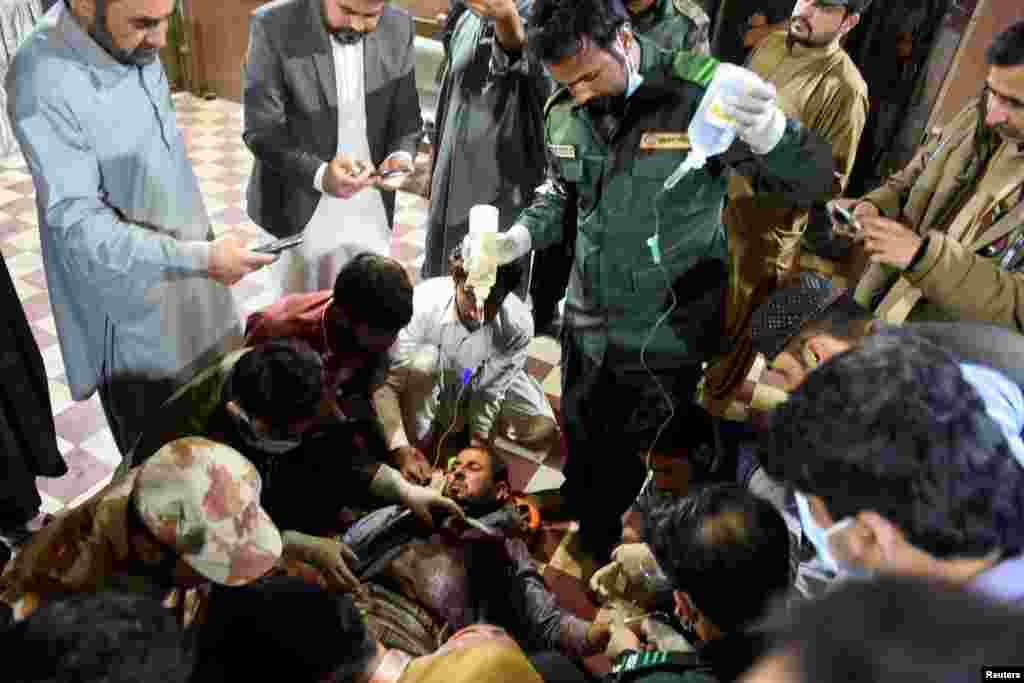 Poyezdga hujumda jarohatlangan yo'lovchi, Pokiston