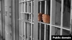Des barreaux d'une prison.