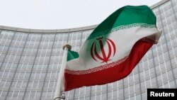 지난달 15일 오스트리아 빈의 국제원자력기구(IAEA) 본부 건물 앞에서 이란 국기가 휘날리고 있다. (자료사진)