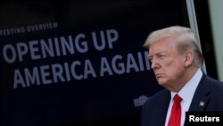 U.S. President Donald Trump attends a coronavirus response news conference in the Rose Garden at the White House in Washington, U.S., April 27, 2020. REUTERS/Carlos Barria TPX IMAGES OF THE DAY - RC29DG967YQW도널드 트럼프 미국 대통령이 27일 백악관에서 코로나 바이러스 태스크포스(TF