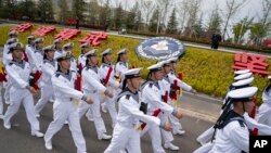 20名中國校級軍官將出訪日本,參加由日本笹川和平財團舉辦的日中軍官交流活動,其為期一週的行程包括參觀防衛省、航空自衛隊小牧基地、海上自衛隊舞鶴基地等。(美聯社)