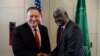 Le président de la Commission de l'Union africaine Moussa Faki Mahamat avec Mike Pompeo, le chef de la diplomatie américaine, Addis Abeba, Ethiopie, 18 février 2020. (Photo by ANDREW CABALLERO-REYNOLDS / POOL / AFP)