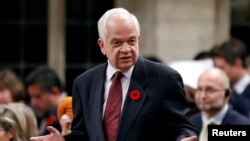 2016年10月31日加拿大移民部长麦家廉（John McCallum）在在加拿大安大略省渥太华国会山的下议院发表讲话。麦家廉后来成为驻华大使。