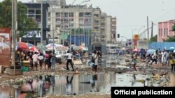 Luanda não padece apenas da falta de água e de eletricidade como também de saneamento e redes de drenagem, com ficou demonstrado com as chuvas durante o mês de Novembro