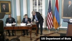 Энтони Блинкен и Арарат Мирзоян подписывают соглашение о расширении сотрудничества в сфере безопасности