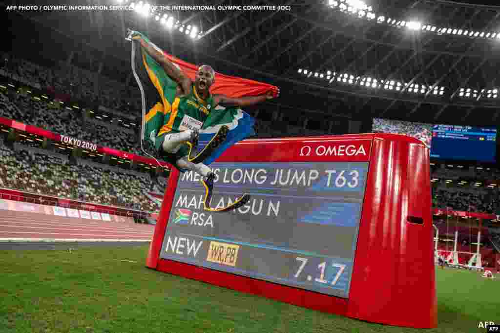 South Africa's Ntando Mahlangu celebrates after winning the men's long jump - T63 final of the Tokyo 2020 Paralympic Games at the Olympic Stadium in Tokyo on August 28, 2021. Philip FONG / AFP