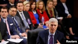 El nominado para la Corte Suprema de EE.UU., Neil Gorsuch testifica ante la Comisión Judicial del Senado por tercer día el miércoles, 22 de marzo, de 2017.
