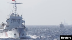 Ships of Chinese Coast Guard are seen near Chinese oil rig Haiyang Shi You 981 in the South China Sea, about 210 km (130 miles) off shore of Vietnam, May 14, 2014. 