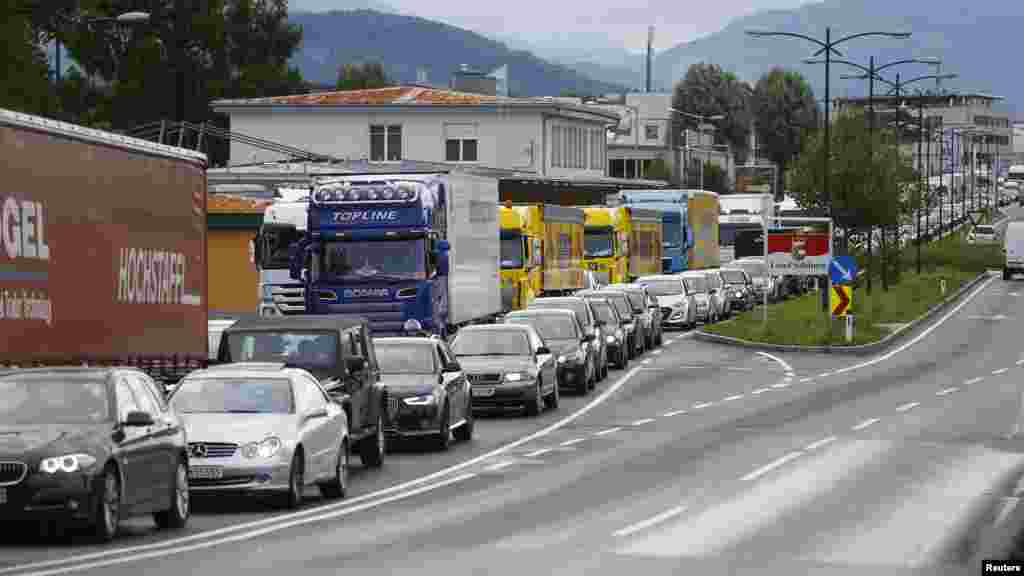Ana Samun Cinkoson Matafiya A Hanyar Da Ta Tashi Daga Feilassing Dake Jamus Zuwa Salzburg Australiya, Satumba 14, 2015 