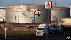 Fotografía de archivo de una sección del complejo de refinerías de la empresa petrolera Citgo en Estados Unidos, tomada el 2 de octubre de 2022.