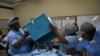 Mafisa wa uchaguzi wakipanga makaratasi ya kuwa kwa akiji ya uthibitisho huko Gaborone Oktober 31, 2024. Picha na Monirul Bhuiyan / AFP