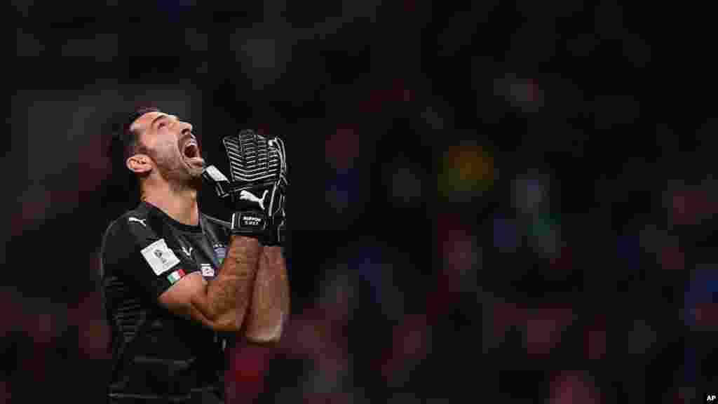 Le gardien de but italien Gianluigi Buffon lors d'un match à Turin, Italie, le 14 novembre 2017.