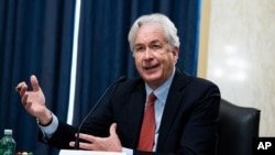 William Burns, nominado para director de la Agencia Central de Inteligencia, testifica durante la audiencia de confirmación del Comité de Inteligencia del Senado, el miércoles 24 de febrero de 2021, en Washington.