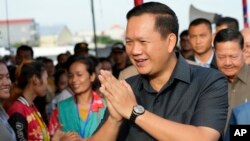 នាយករដ្ឋមនត្រ្ី​កម្ពុជា​លោក​ហ៊ុន ម៉ាណែត​ស្វាគមន៍​បុគ្គលិក​រោងចក្រកាលពីថ្ងៃទី​២៩ សីហា ឆ្នាំ២០២៣។