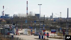 Arhiva - Pogled na ruski granični prelaz Svetogorsk sa finskog prelaza Pelkola, u Imatri, jugoistočna Finska, 14. aprila 2023.