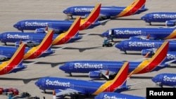 Sejumlah pesawat Boeing 737 MAX 8 milik Southwest Airlines yang dilarang terbang terparkir di Bandara Victorville di Victorville, California, 26 Maret 2019.