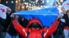 Демонстранты проводят митинг во время трехчасовой общенациональной забастовки в Тбилиси, Грузия, 15 января 2025 года