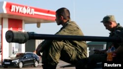 Російські військові на кордоні з Україною.