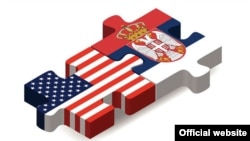 Arhiva - Zastave SAD i Srbije (Grafika: Sajt Ambasade SAD u Beogradu)