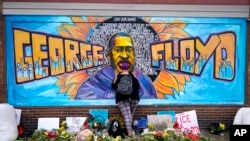 Mural na Trgu Džordža Flojda u Miniapolisu. 23. april, 2021. (Foto: AP/Julio Cortez)