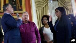 Los constituyentes argumentan que "sólo asumen funciones de quienes se han colocado al margen de la Constitución". 