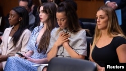 ARHIVA: Američke olimpijske gimnastičarke Simon Bajlas, Mekejla Maruni, Eli Rajsman i Megi Nikols svedoče u Senatu na pretresu povodom rada FBI u istraživanju optužbi protiv Lerija Nasara, 15. septembra 2021. 