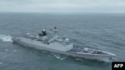 ภาพของเรือรบจีนที่ร่วมซ้อมรบในปฏิบัติการ "Joint Sword-2024A" รอบเกาะไต้หวัน ซึ่งไม่ระบุวันที่และพิกัด เผยแพร่โดยกองกำลังปลดปล่อยประชาชน (PLA) ประจำภาคพื้นตะวันออก (ที่มา: Eastern Theater Command of The People's Liberation Army / AFP)
