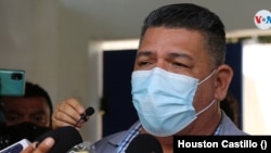 Mauricio Madrigal, jefe de prensa del medio televisivo Canal 10, es uno de los periodistas nicaragüenses a quienes se les ha retenido el pasaporte. Foto Houston Castillo, VOA.