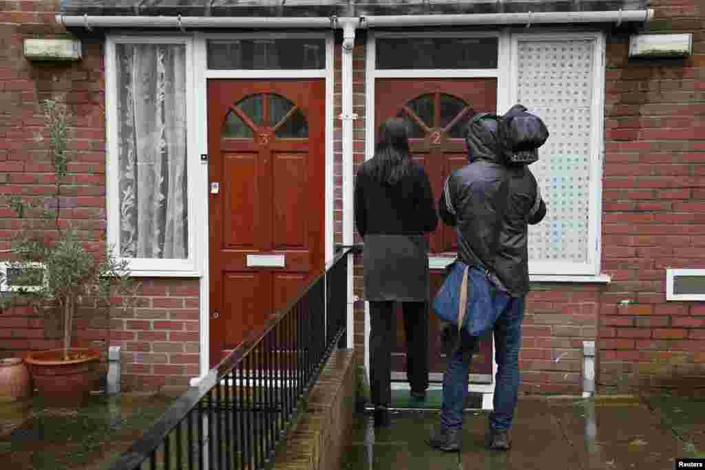 Media stand outside a flat in London, February 26, 2015. Local media reported that the flat is the former home of Mohammed Emwazi, the "Jihadi John" masked fighter who fronted Islamic State militant beheading videos.