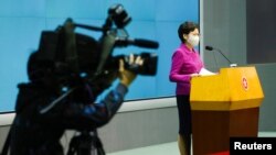 Kepala Eksekutif Hong Kong Carrie Lam selama konferensi pers mengenai perubahan yang direncanakan pada sistem pemilihan, di Hong Kong, China, 8 Maret 2021. (Foto: REUTERS / Tyrone Siu)