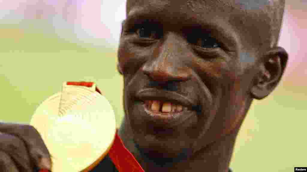 Ezekiel Kemboi Cheboi, un athlète kényan de 34 ans, pratiquant le 3 000 mètres steeple. On le connait parmi les meilleurs spécialistes de l'histoire de la discipline en remportant, sept médailles consécutives lors des championnats du monde d'athlétisme, dont quatre en or en 2009, 2011, 2013 et 2015, et trois en argent en 2003, 2005 et 2007. Titré lors des Jeux olympiques de 2004 à Athènes.