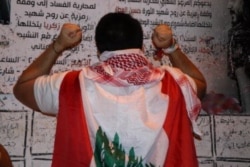 Demonstrators gather in the evenings by a wall of graffiti near the Parliament to pound their fists, rocks and sticks on the wall, venting their anger with noise, pictured in Beirut on Nov. 14, 2019. (Heather Murdock/VOA)