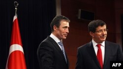 NATO Bosh kotibi Anders Fog Rasmussen Turkiya Tashqi ishlar vaziri Ahmet Davuto'g'lu bilan, Anqara, 17-fevral, 2012