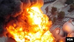 Un depósito de gas natural en Chiba, cerca de Tokio, explotó tras el terremoto.
