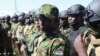 Polisye Kenyan ki fe pati fos miltinasyonal LONU apiye a kanpe sou pis aterisaj ayeropo entenasyonal Toussaint Louverture la nan Potoprens, 18 Janvye 2025.