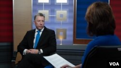 Курт Волкер під час інтерв'ю Голосу Америки