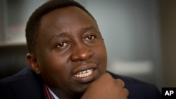 Frank Habineza, le chef de file de l'opposition rwandaise, à Kigali, Rwanda, le 25 mars 2014.