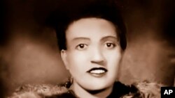 Esta foto muestra a Henrietta Lacks a inicios de los años de 1940. La OMS homenajeó el 13 de octubre de 2021 a Lacks, una mujer negra estadounidense cuyas células de cáncer fueron tomadas sin su conocimiento en la década de 1950. 