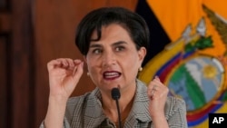 La canciller ecuatoriana, Gabriela Sommerfeld, habla ante la prensa sobre cooperación internacional en seguridad en Quito, Ecuador, el miércoles 24 de enero de 2024.